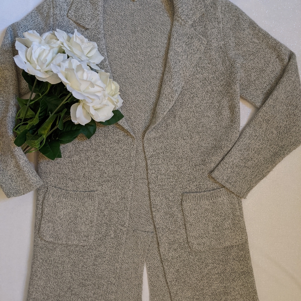 Monteau Gray Collared Cardigan